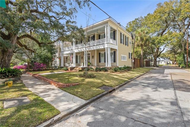 1900 Old Government Street, Mobile, AL 36606