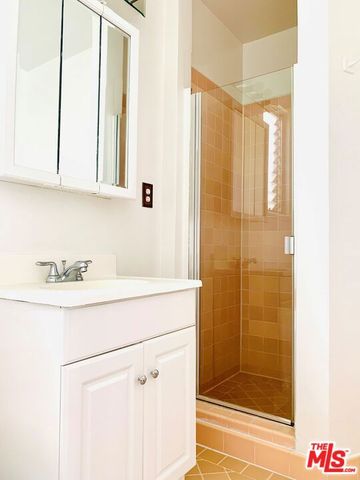 1323 N Olive Drive 41B, West Hollywood, CA 90069