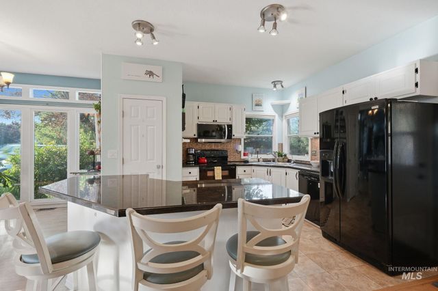 2217 N Amethyst Ave, Meridian, ID 83646