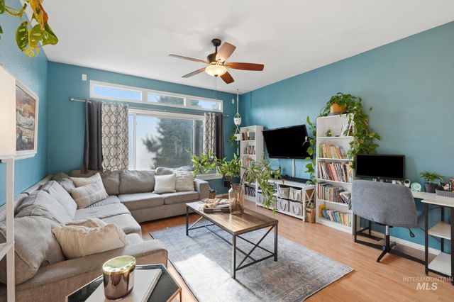 2217 N Amethyst Ave, Meridian, ID 83646