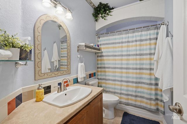 2217 N Amethyst Ave, Meridian, ID 83646