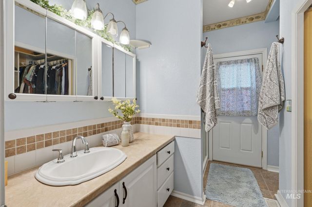2217 N Amethyst Ave, Meridian, ID 83646