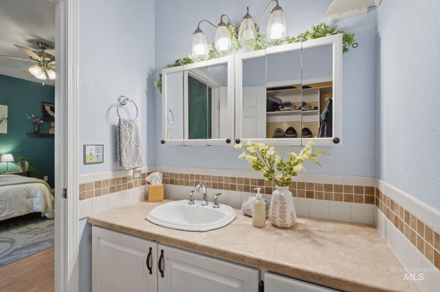 2217 N Amethyst Ave, Meridian, ID 83646