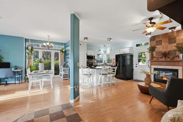 2217 N Amethyst Ave, Meridian, ID 83646
