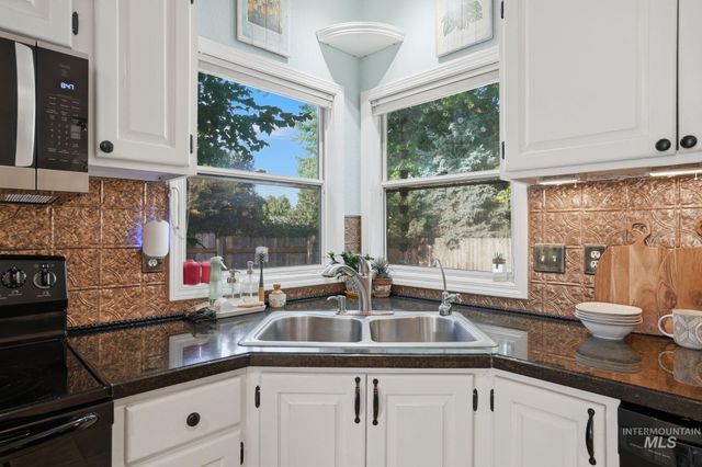 2217 N Amethyst Ave, Meridian, ID 83646
