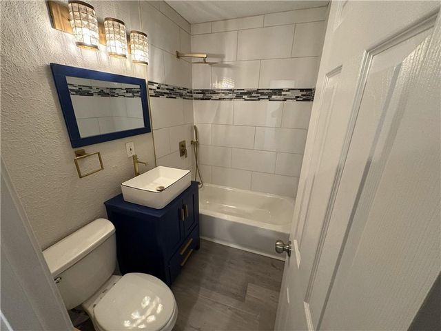 10906 Ewing Avenue, Kansas City, MO 64134