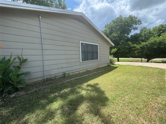 4527 Fm 219, Clifton, TX 76634