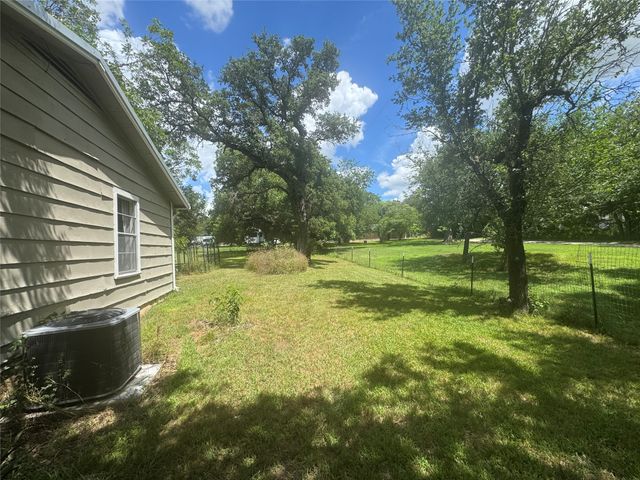 4527 Fm 219, Clifton, TX 76634