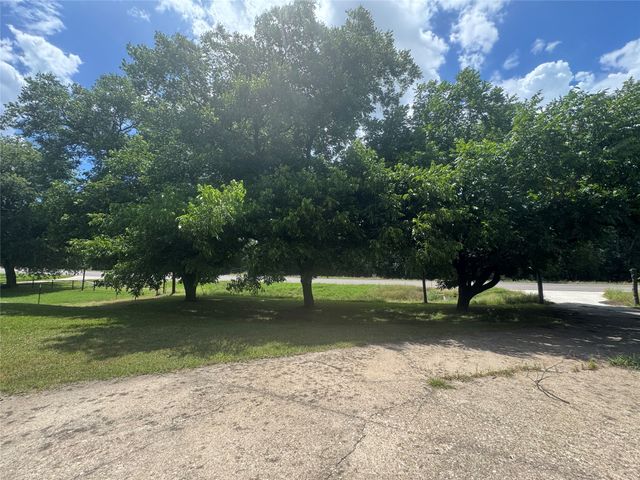4527 Fm 219, Clifton, TX 76634