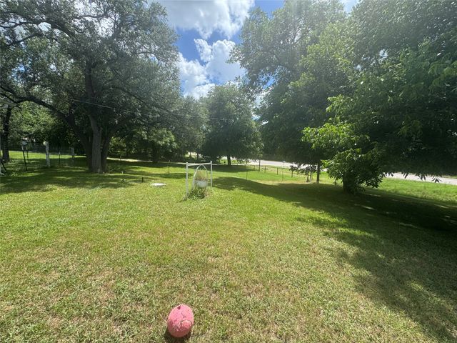 4527 Fm 219, Clifton, TX 76634