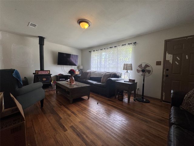 4527 Fm 219, Clifton, TX 76634