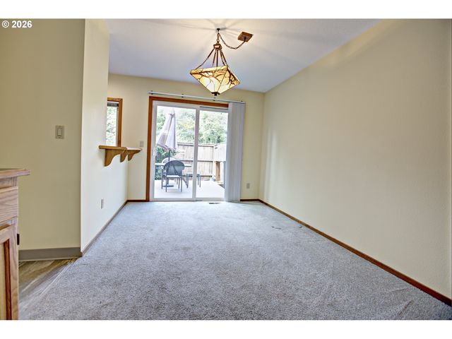 12712 Sw BARBERRY Dr, Beaverton, OR 97008