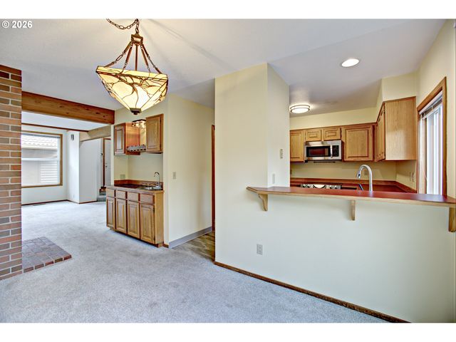 12712 Sw BARBERRY Dr, Beaverton, OR 97008
