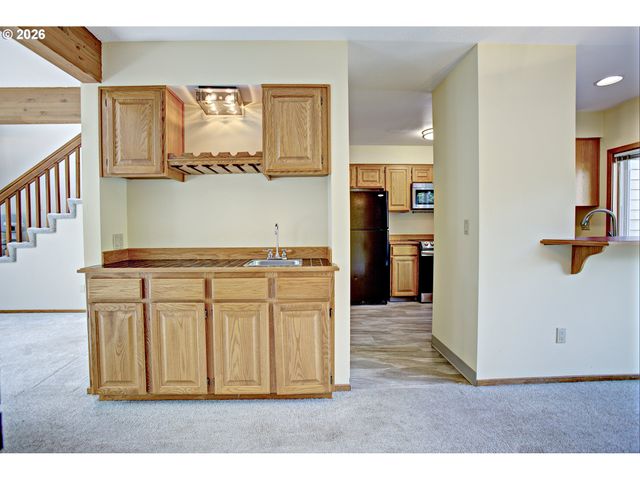 12712 Sw BARBERRY Dr, Beaverton, OR 97008