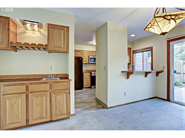 12712 Sw BARBERRY Dr, Beaverton, OR 97008