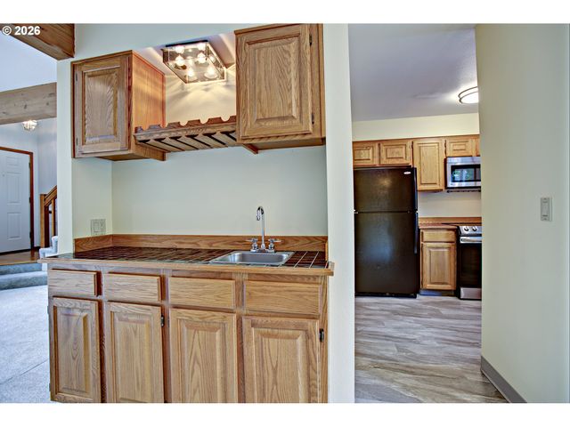12712 Sw BARBERRY Dr, Beaverton, OR 97008