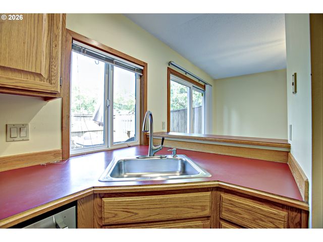 12712 Sw BARBERRY Dr, Beaverton, OR 97008