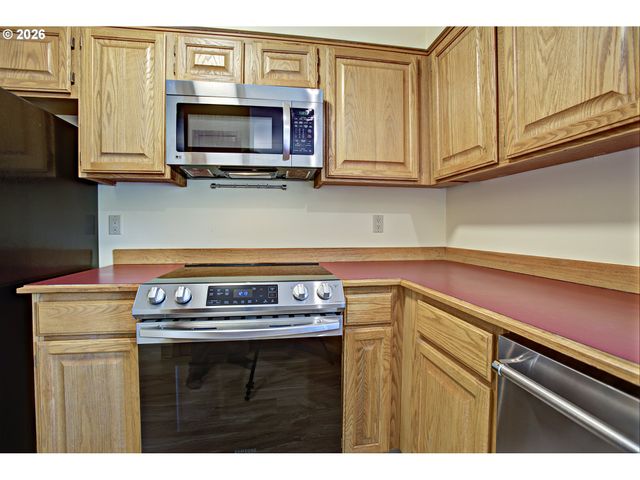 12712 Sw BARBERRY Dr, Beaverton, OR 97008