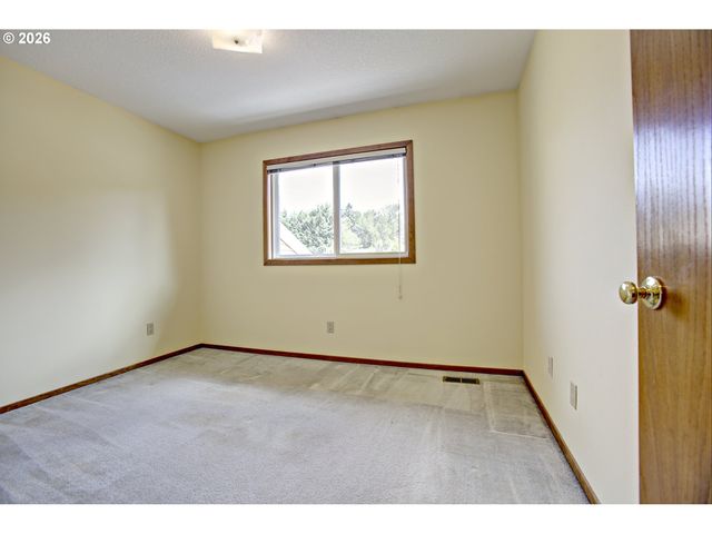 12712 Sw BARBERRY Dr, Beaverton, OR 97008