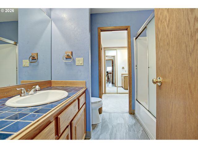 12712 Sw BARBERRY Dr, Beaverton, OR 97008