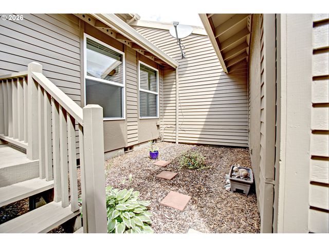 12712 Sw BARBERRY Dr, Beaverton, OR 97008