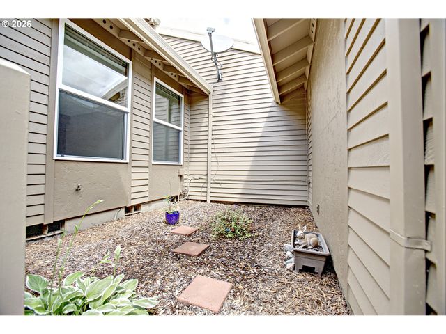 12712 Sw BARBERRY Dr, Beaverton, OR 97008