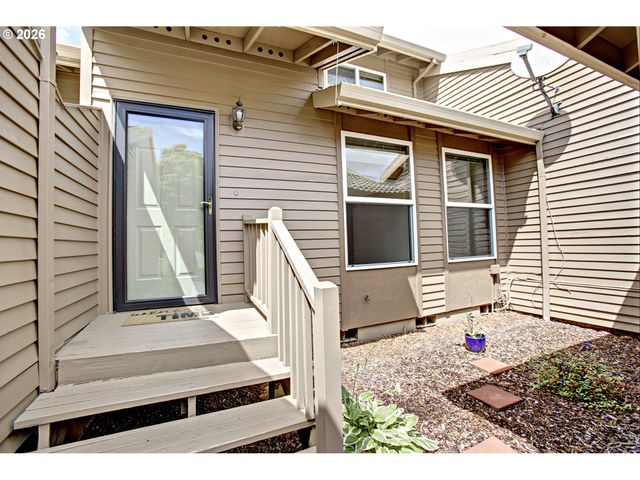 12712 Sw BARBERRY Dr, Beaverton, OR 97008