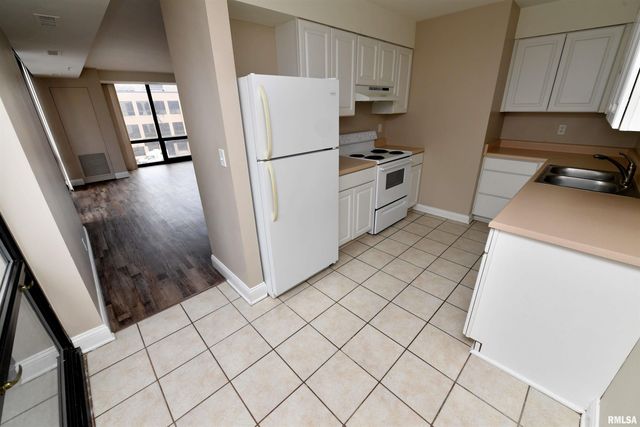 125 SW JEFFERSON Avenue W3 NE, Peoria, IL 61602