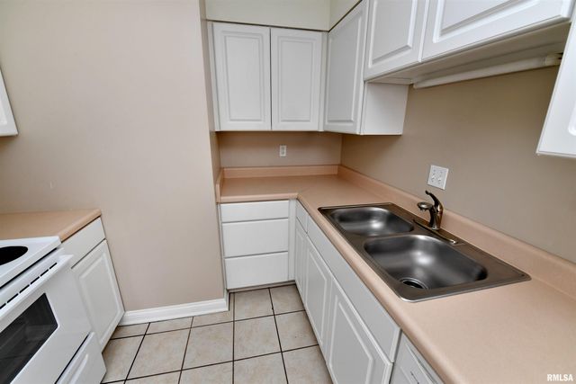 125 SW JEFFERSON Avenue W3 NE, Peoria, IL 61602