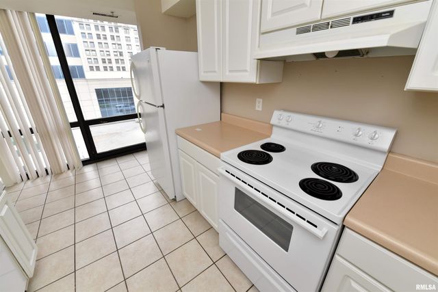 125 SW JEFFERSON Avenue W3 NE, Peoria, IL 61602