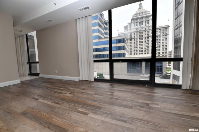 125 SW JEFFERSON Avenue W3 NE, Peoria, IL 61602