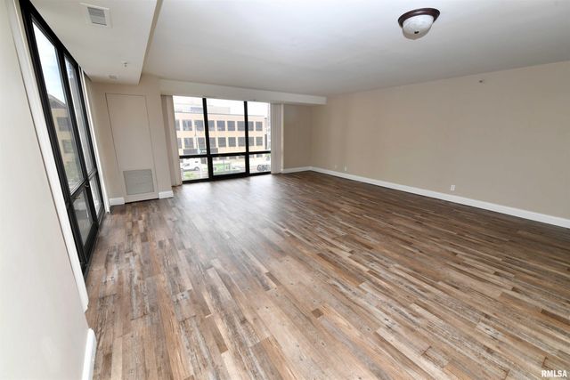 125 SW JEFFERSON Avenue W3 NE, Peoria, IL 61602