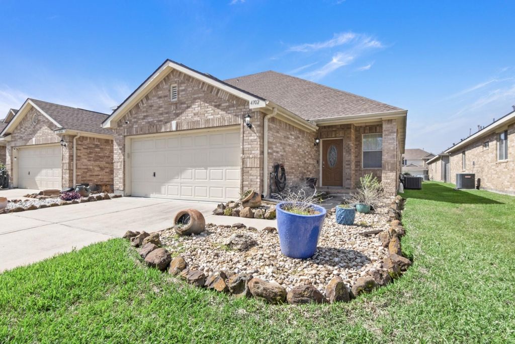 4702 Arbor Lane, Pasadena, TX 77505