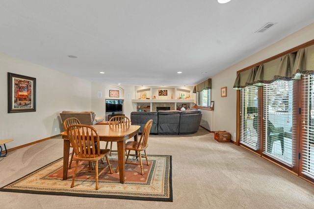 1962 N Red Brush Ct, Wichita, KS 67206