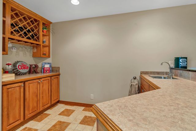 1962 N Red Brush Ct, Wichita, KS 67206