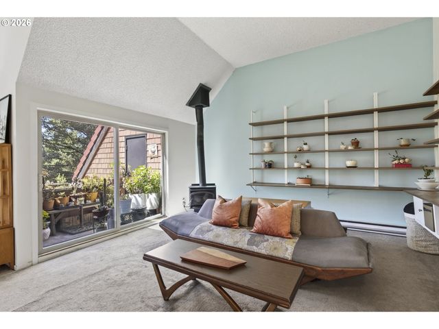 24 OSWEGO Smt, Lake Oswego, OR 97035