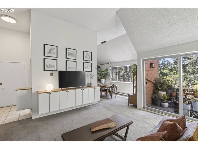 24 OSWEGO Smt, Lake Oswego, OR 97035