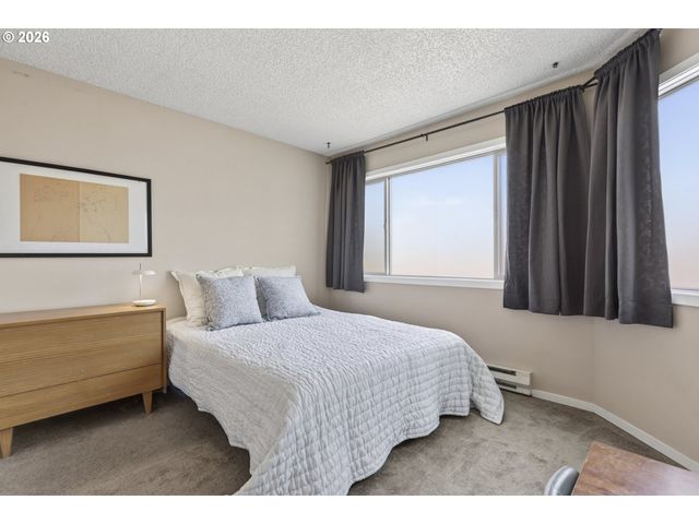 24 OSWEGO Smt, Lake Oswego, OR 97035