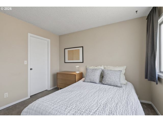 24 OSWEGO Smt, Lake Oswego, OR 97035