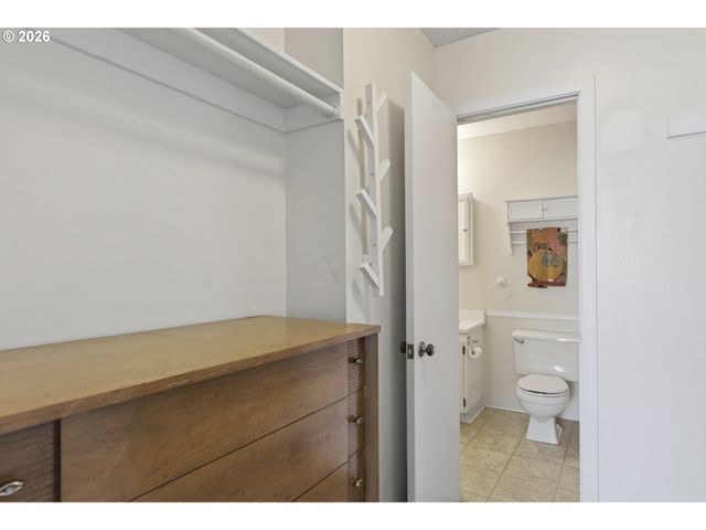 24 OSWEGO Smt, Lake Oswego, OR 97035