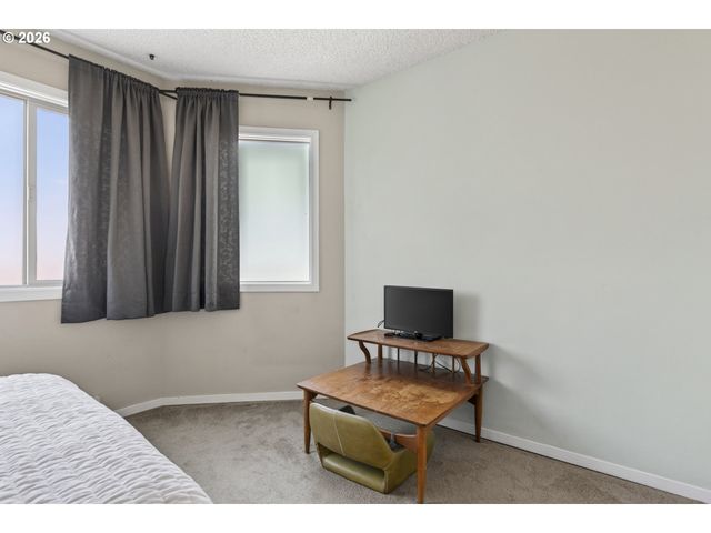 24 OSWEGO Smt, Lake Oswego, OR 97035