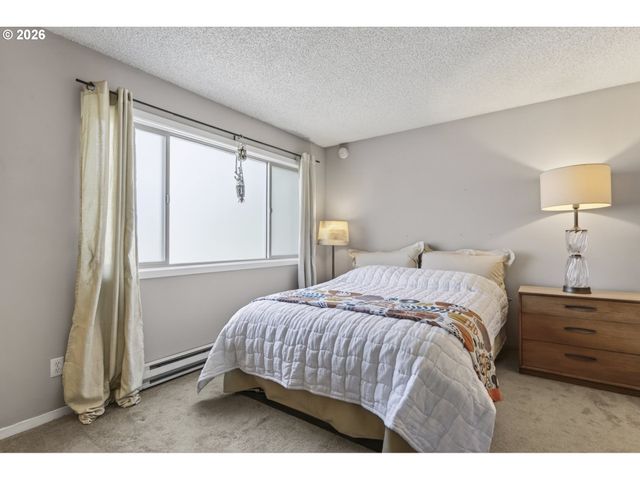 24 OSWEGO Smt, Lake Oswego, OR 97035