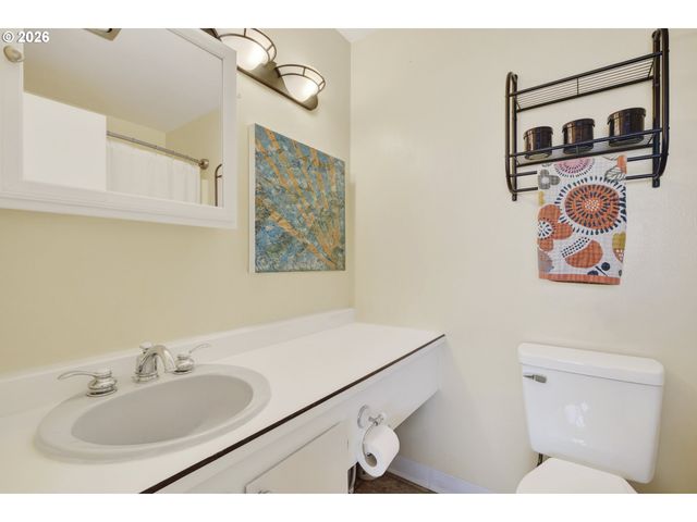 24 OSWEGO Smt, Lake Oswego, OR 97035