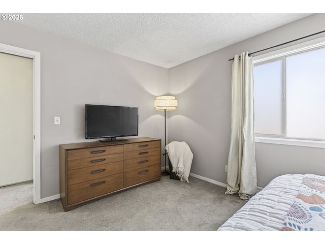 24 OSWEGO Smt, Lake Oswego, OR 97035