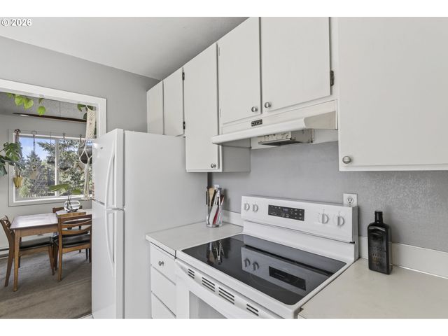 24 OSWEGO Smt, Lake Oswego, OR 97035