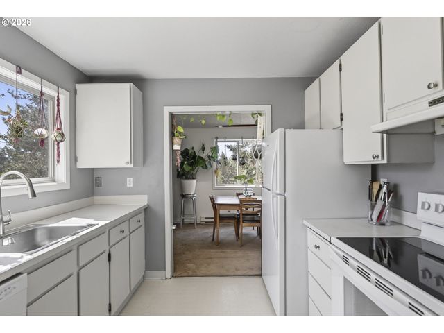 24 OSWEGO Smt, Lake Oswego, OR 97035