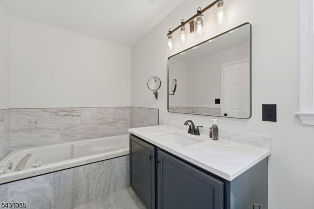 1116 Van Arsdale Dr, Branchburg Twp., NJ 08853