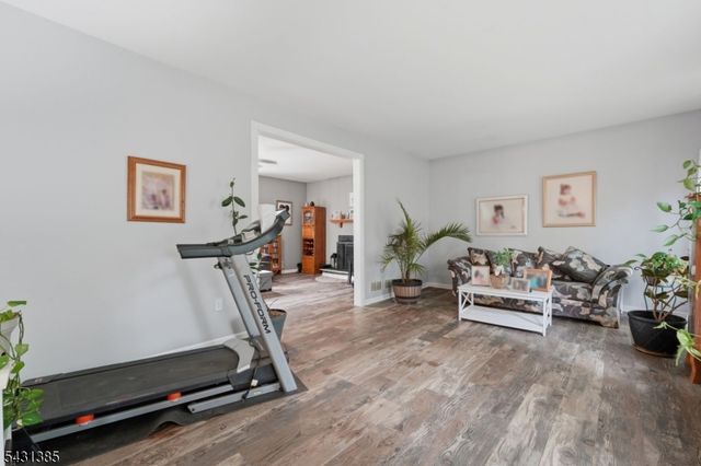 1116 Van Arsdale Dr, Branchburg Twp., NJ 08853
