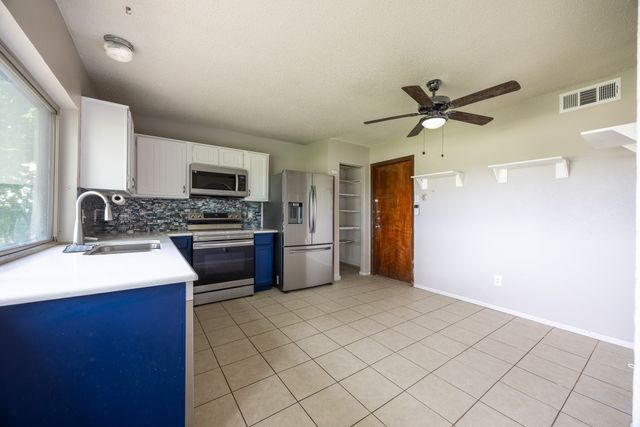 722 Meadowglen Drive, Duncanville, TX 75137