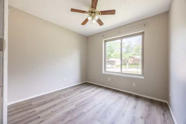722 Meadowglen Drive, Duncanville, TX 75137